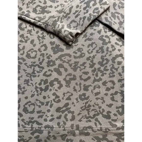 Athlete Cheetah Print Gray Pullover Sweatshirt Size Large - Picture 7 of 8